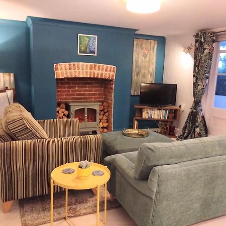 Beachfront Studio Apartment Felixstowe Exterior foto